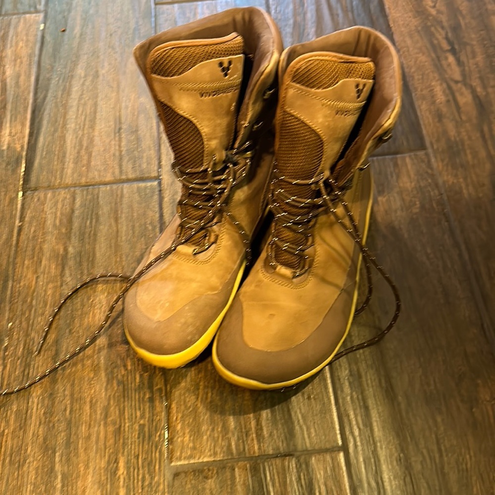 Vivian tracker boots